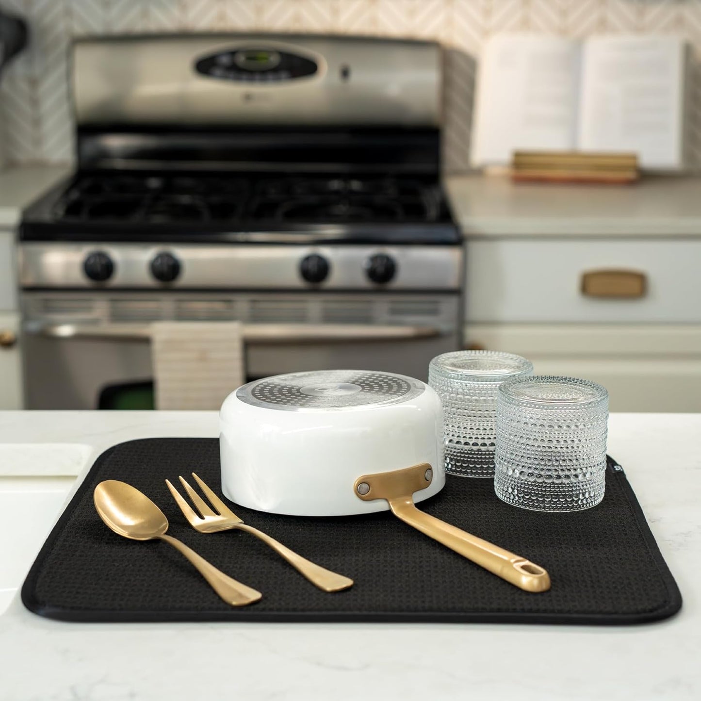 S&T INC. Dish Drying Mat, 16” x 18”, Absorbent Microfiber Kitchen Counter Mat, Dish Drying Pad for Dishes, Utensils, Pots and Pans, Large, Black